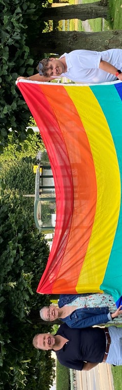 Regnbueflag - Kenneth Gøtterup (tv), Helle Barth og Nicolaj Bertel Riber